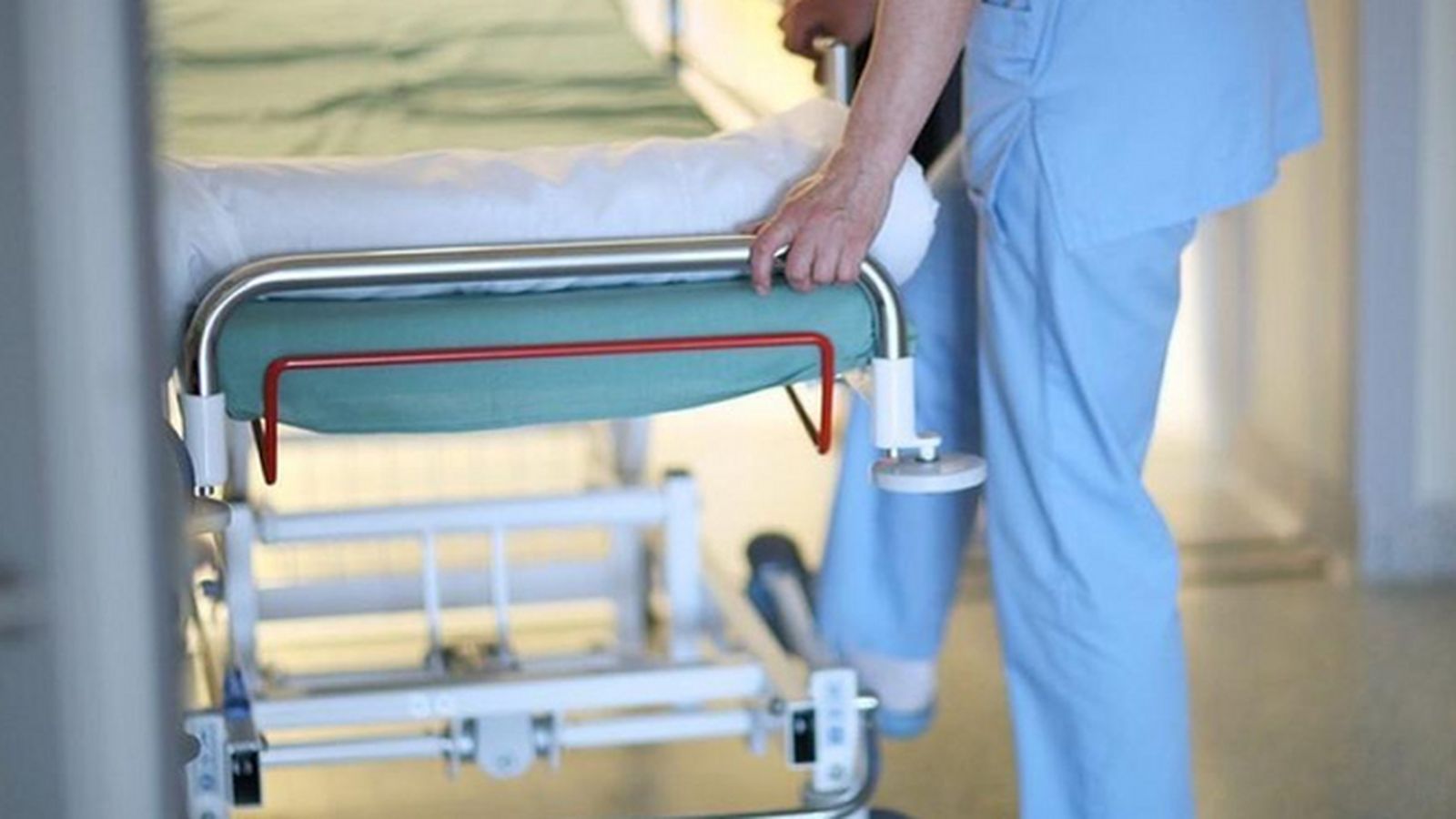 Celadora en un hospital | Imagen de archivo