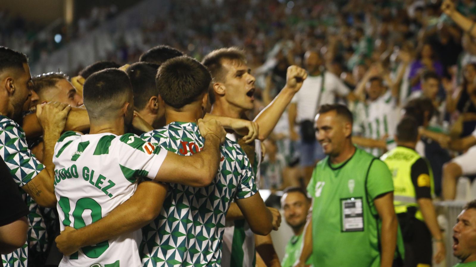 Los jugadores del Córdoba celebran el gol de Ander Yoldi ante el Dépor. Los jugadores del Córdoba celebran el gol de Ander Yoldi ante el Dépor.