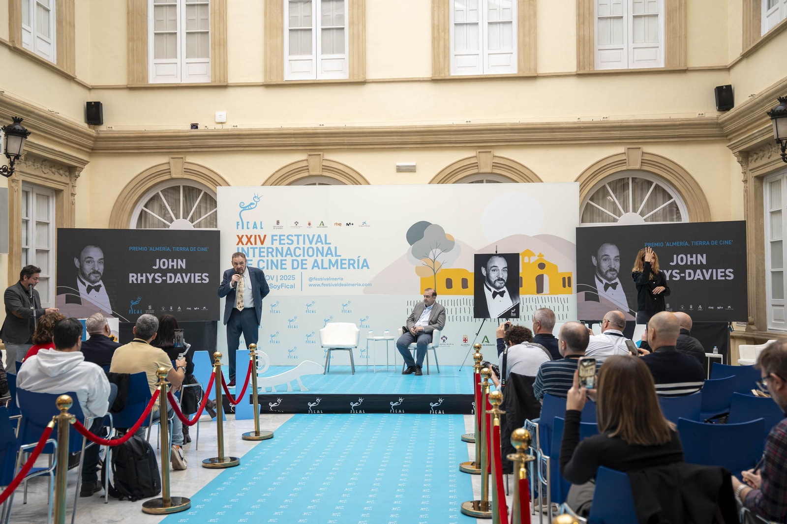 La estrella a JOHN RHYS-DAVIES luce en el paseo de la fama de Almería