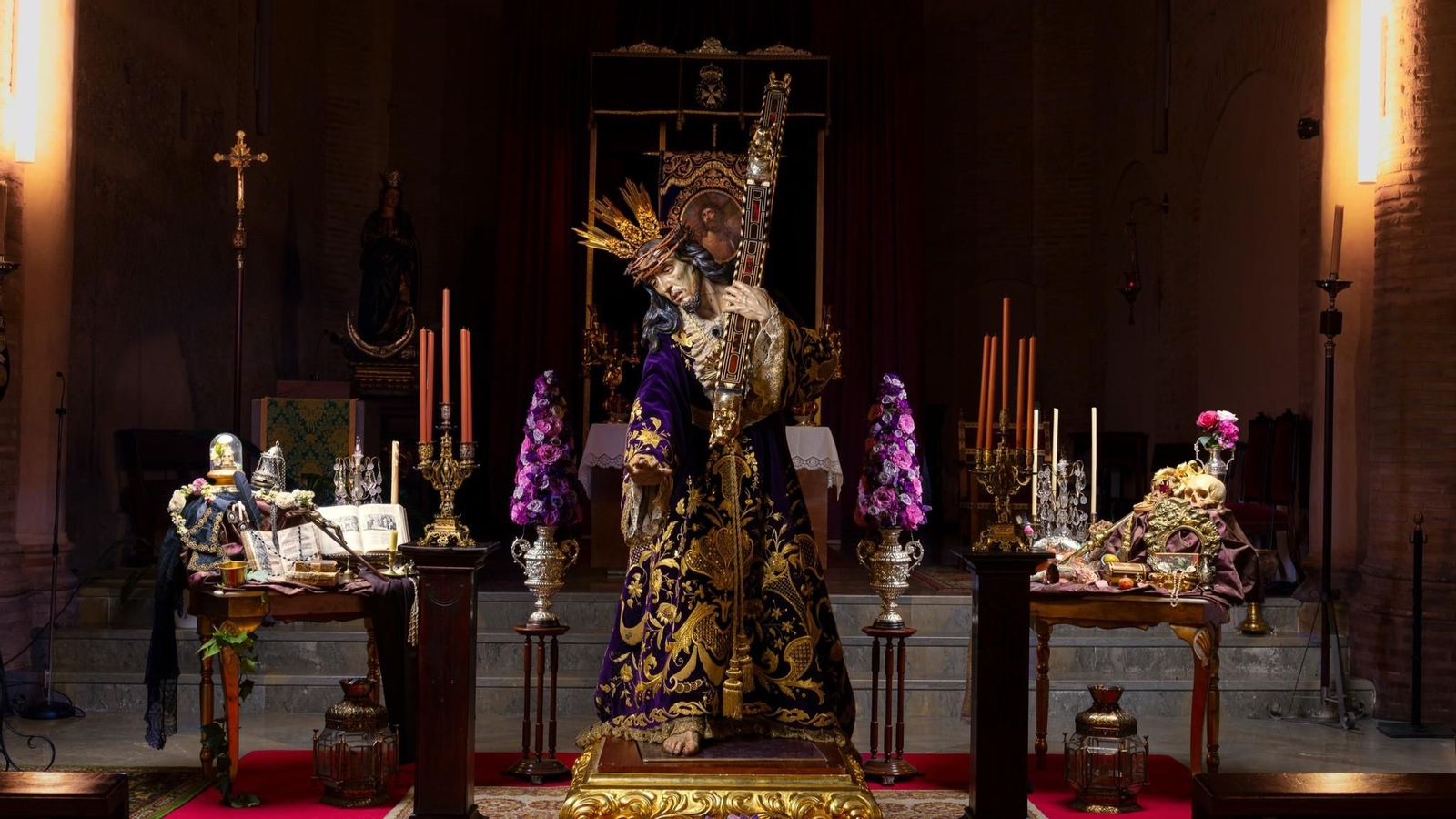 Altar de Cultos Jesús de la Amargura de Granada, Cristo Rey 2025.jpg