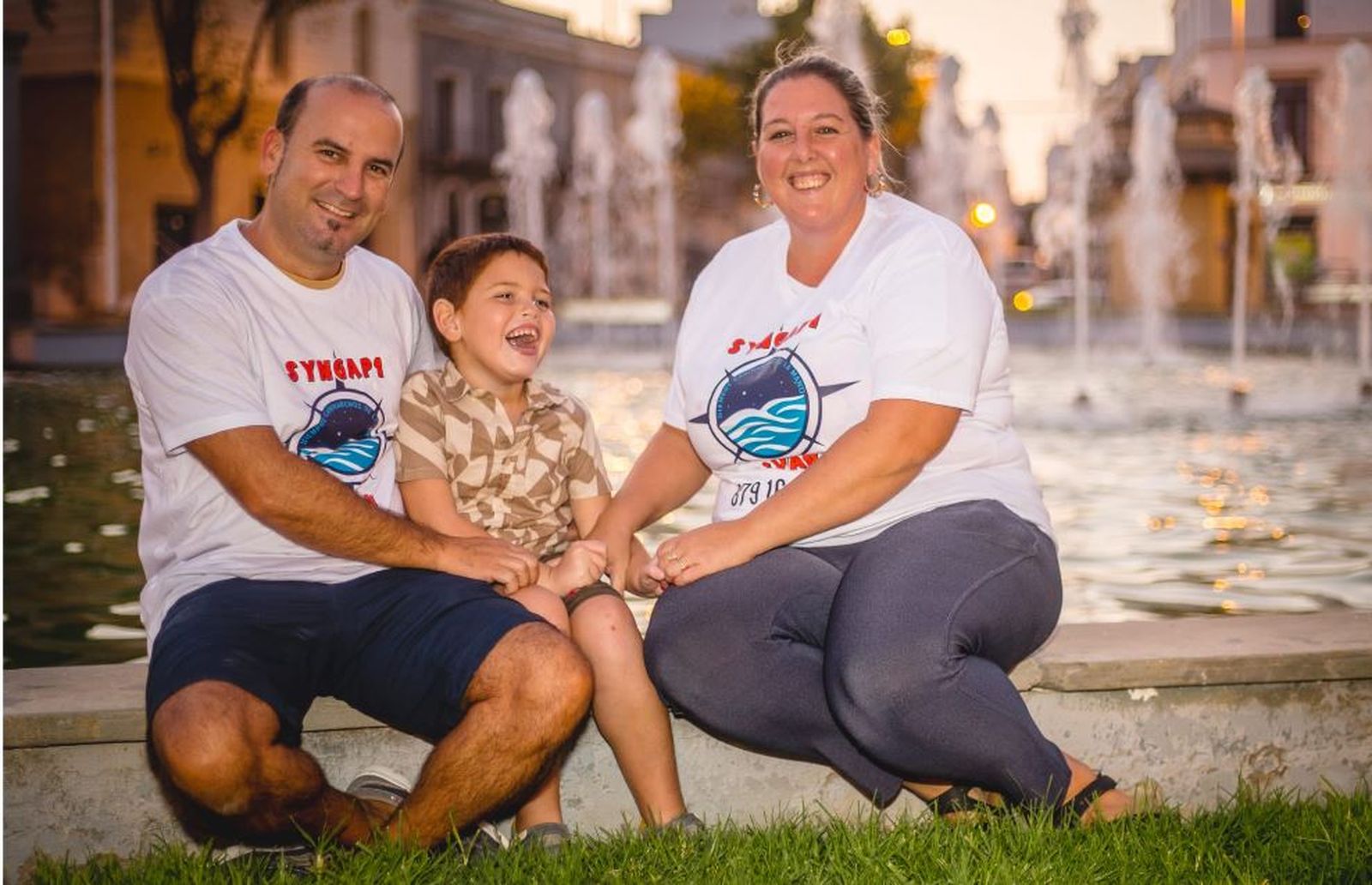 Iván junto a sus padres.