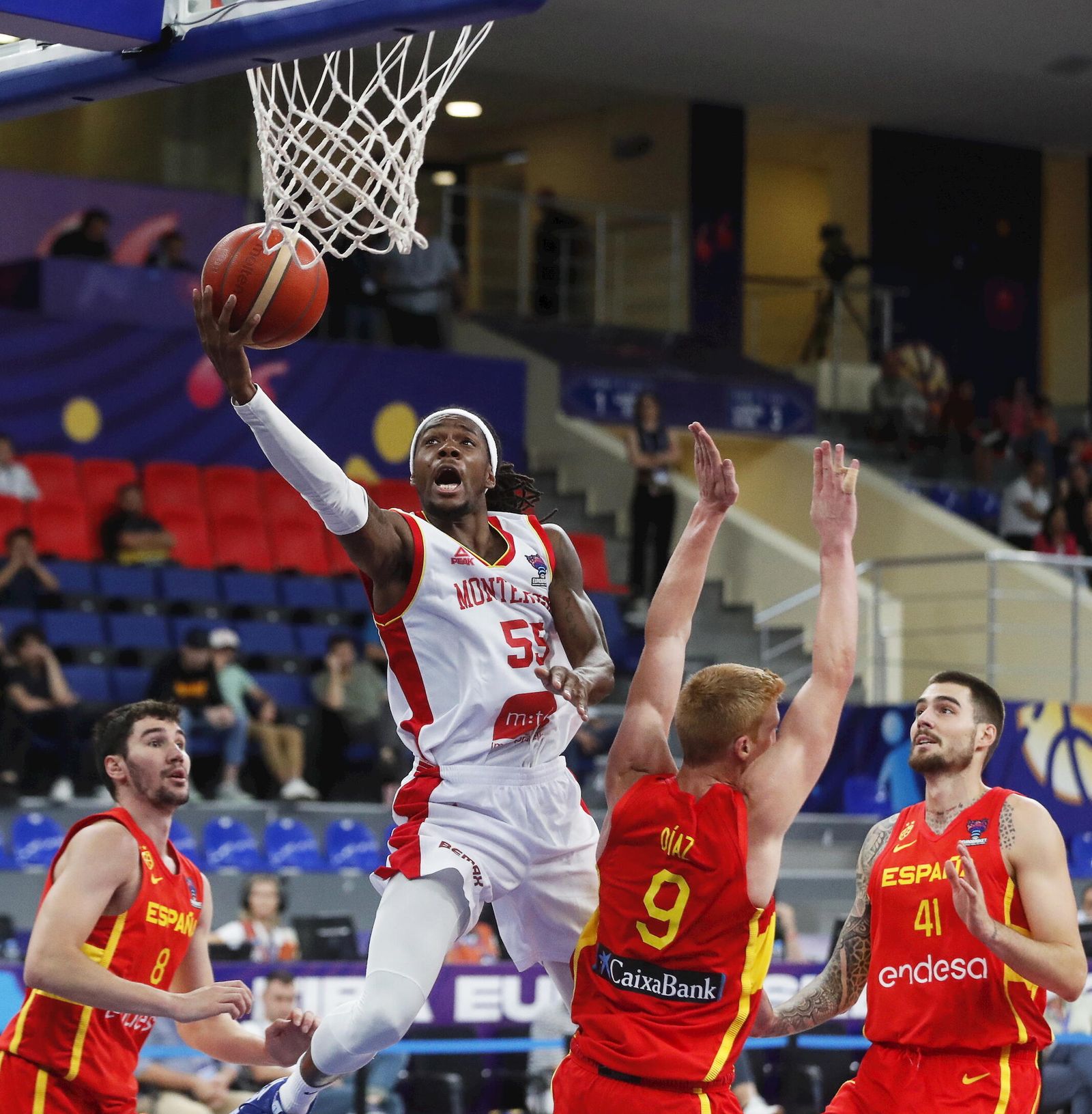 Perry, ante Alberto Díaz.