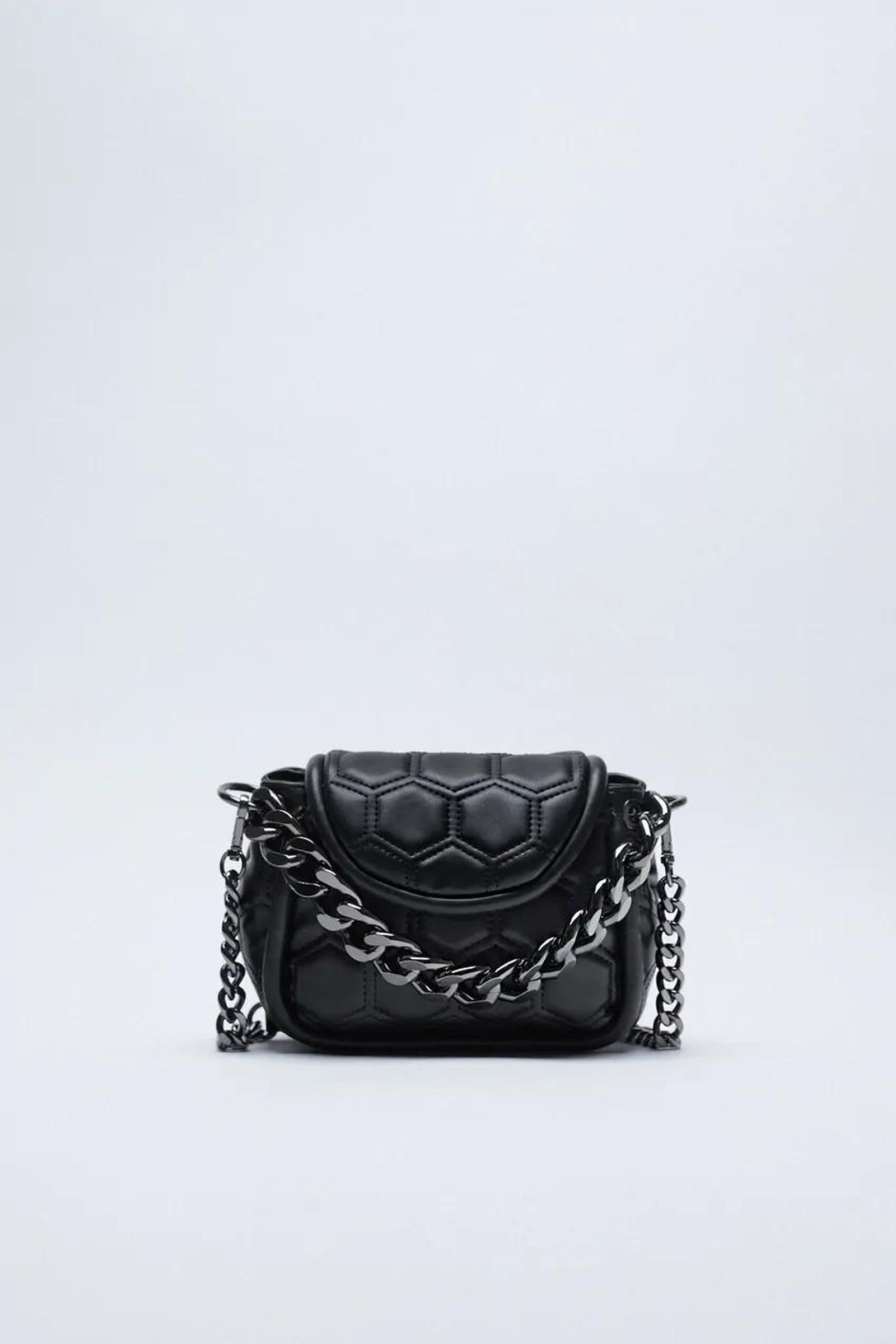 Bolso con cadena, ahora a 12,99 euros.