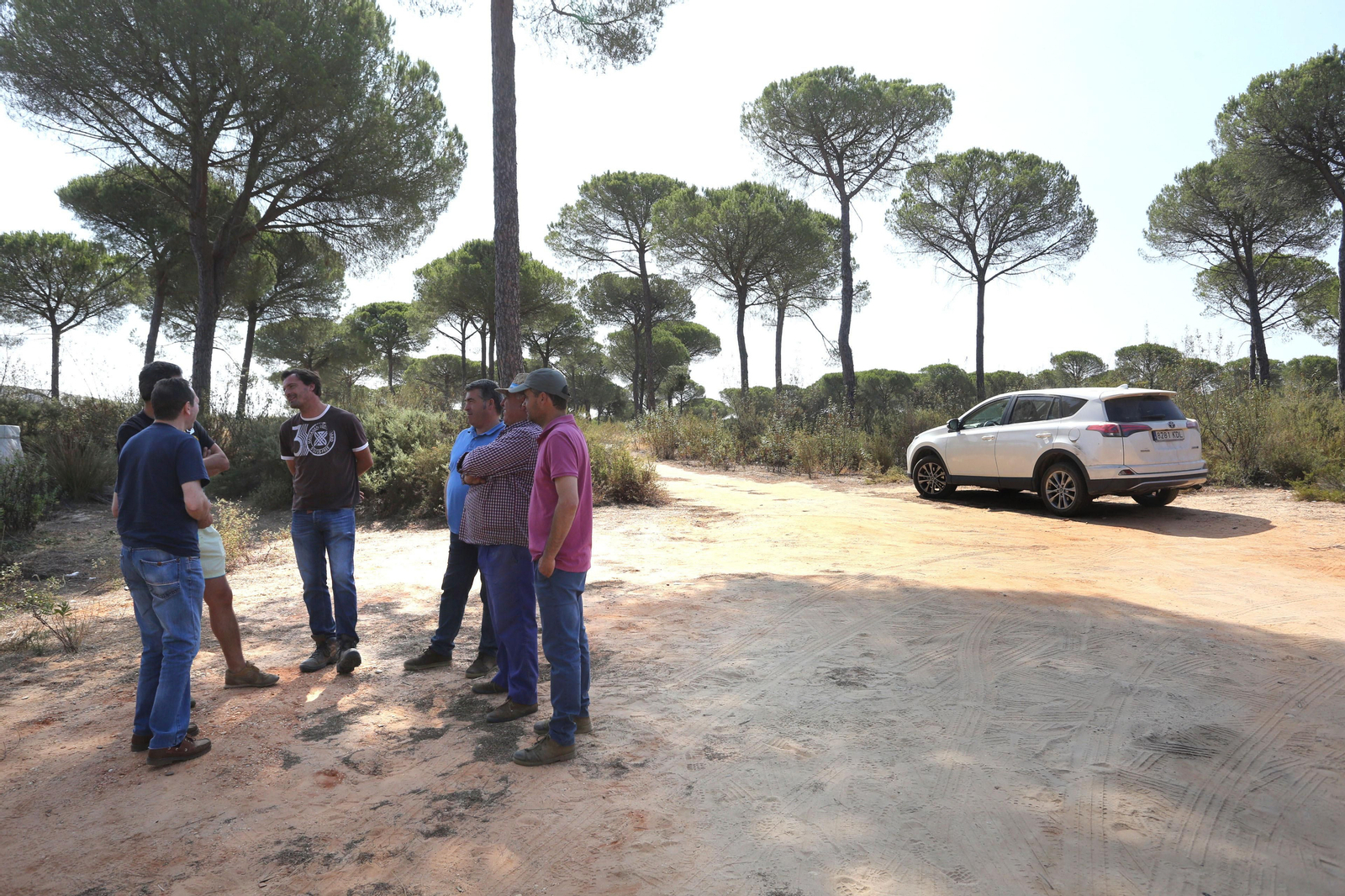 Imágenes de los agricultores haciendo guardia en los pozos de Lucena