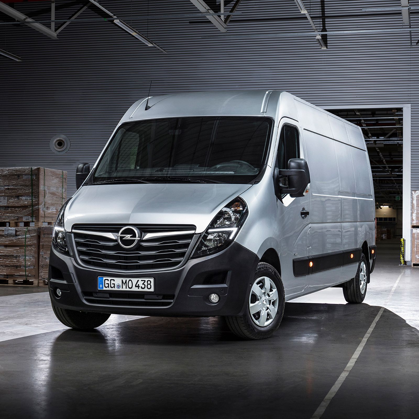 El Opel Movano-e cuenta con una versión para la logística puramente urbana con batería de 37 kWh y otra con vistas a un rango mayor de 70 kWh.
