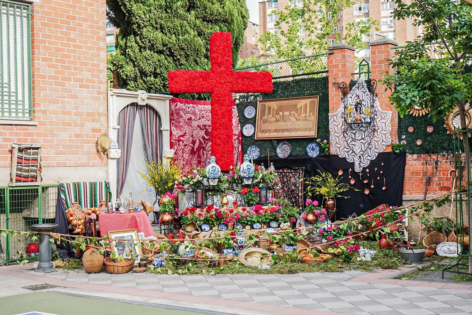Granada ya vive las Cruces desde el día de antes: las mejores fotos