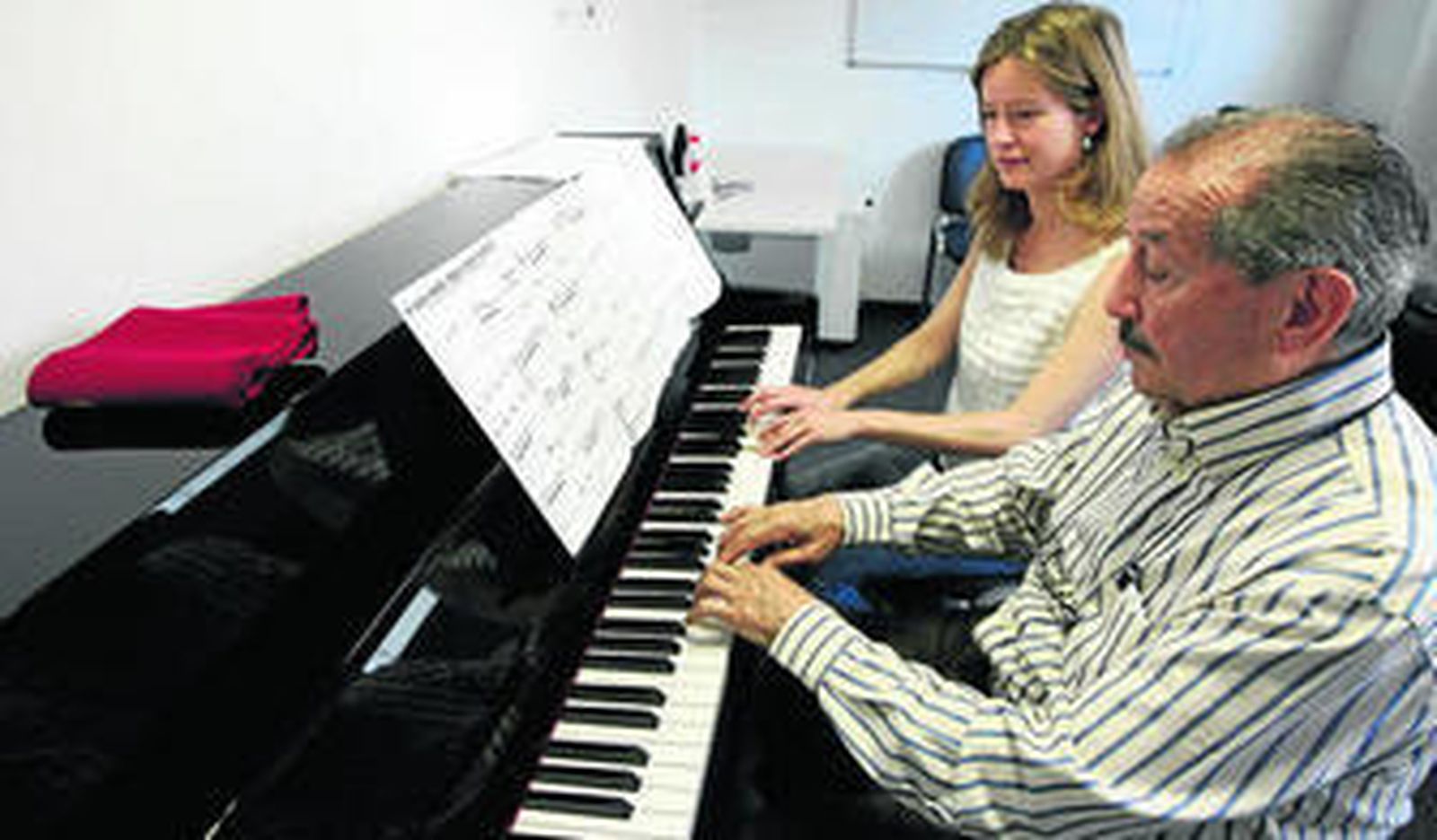 Francisco Tamayo recupera su pasión por el piano a los 83 años