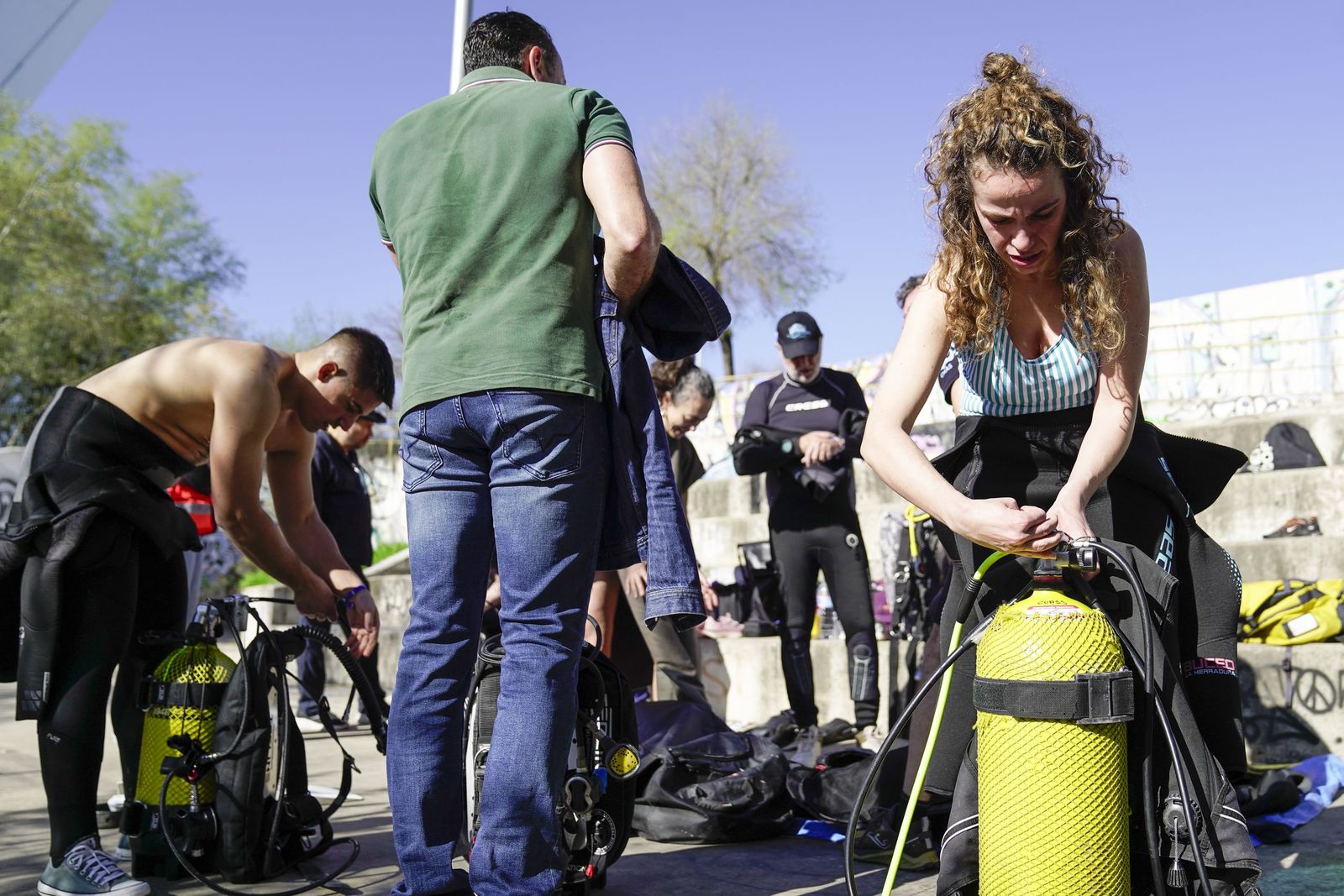 La limpieza solidaria del Guadalquivir en el Centro Náutico del Alamillo, todas las fotos