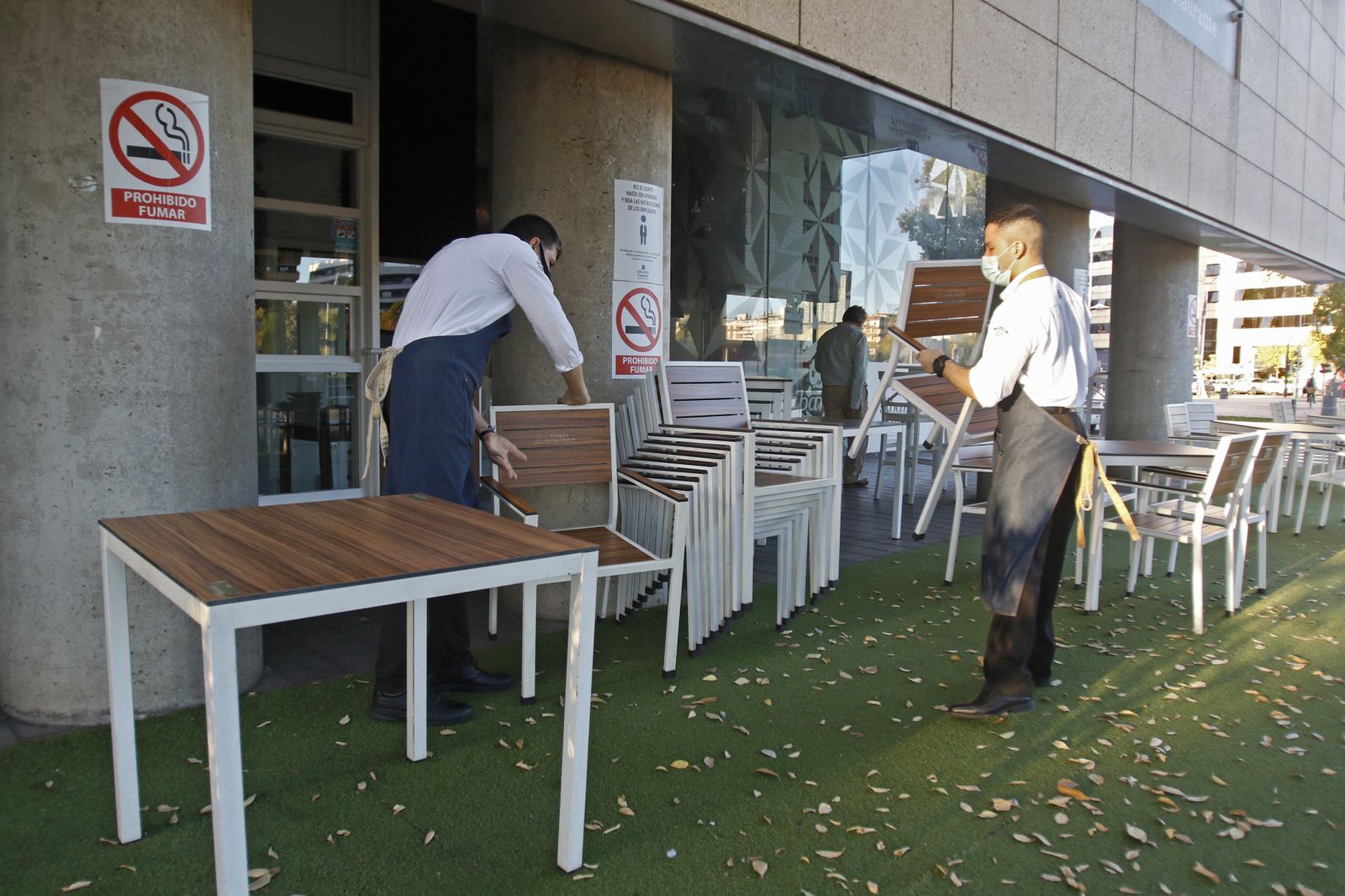 La primera tarde de cierre de bares y comercio en Córdoba, en fotografías