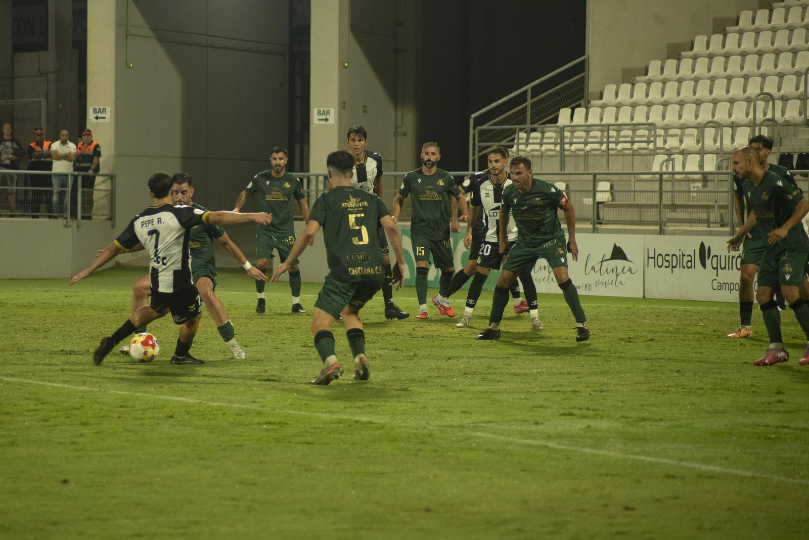Uno de los disparos de Pepe Rincón, ante el Chiclana CF.