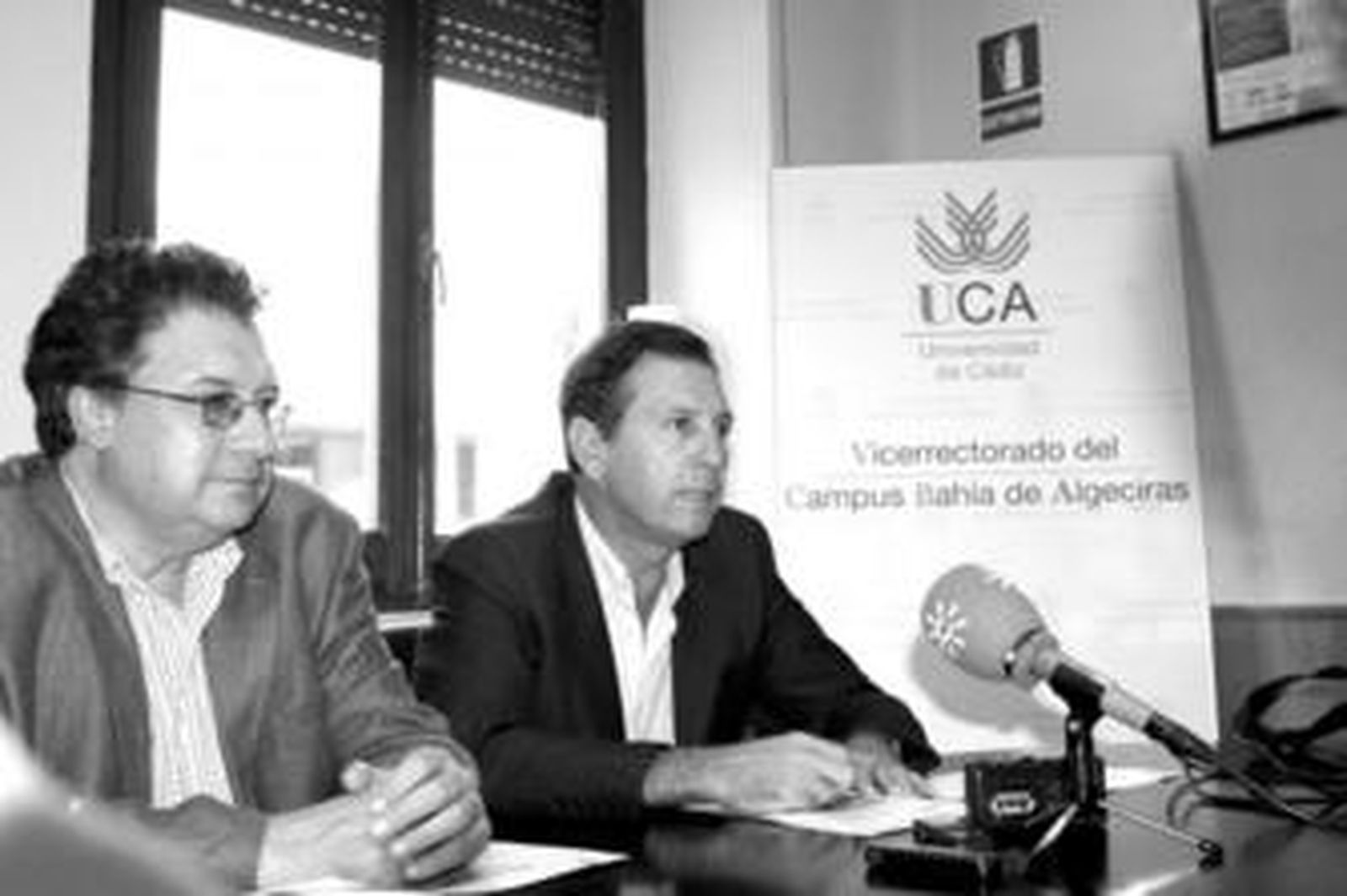 David Almorza y Francisco Trujillo presentaron ayer en Algeciras los datos sobre el número de aprobados en los exámenes de septiembre.