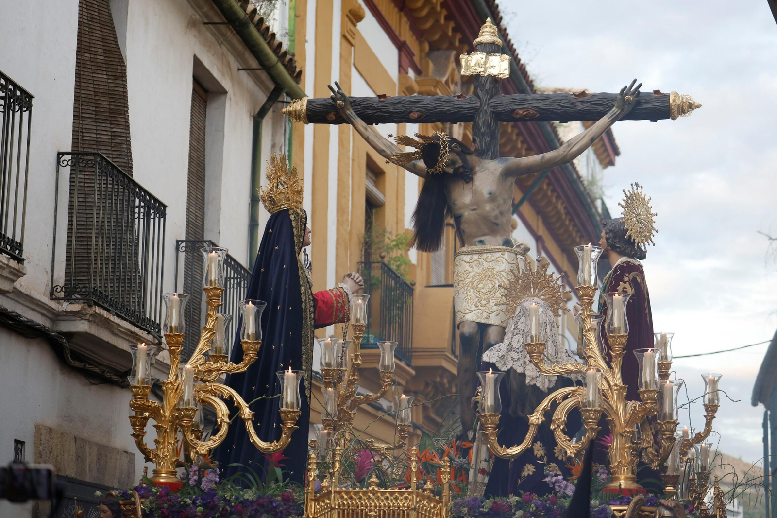 La procesión del Cristo de Gracia en este Jueves Santo de Córdoba, en imágenes