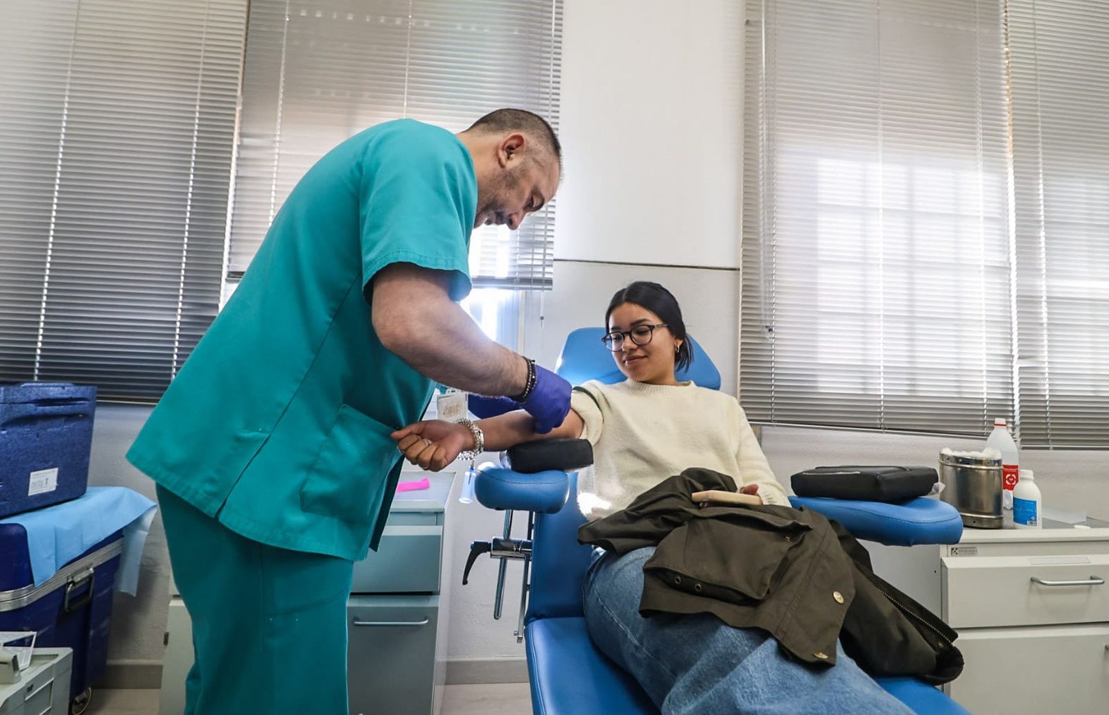 Las imágenes de las largas colas en el Centro de Transfusión para donar sangre en Córdoba