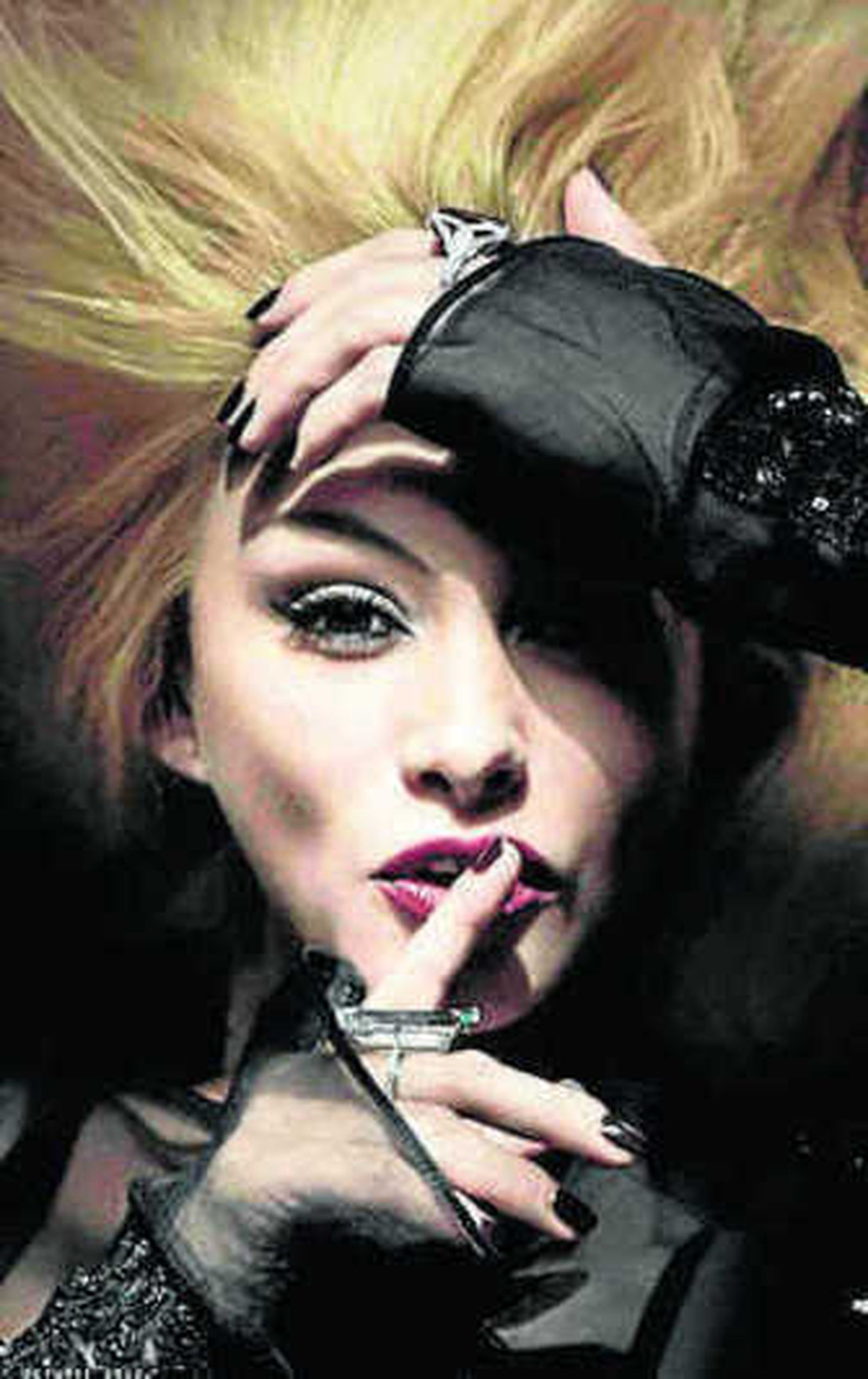 Paulina Rubio quiere callar a Colate