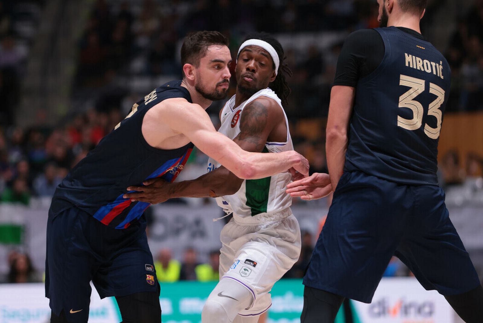 Satoransky intenta marcharse de Perry.