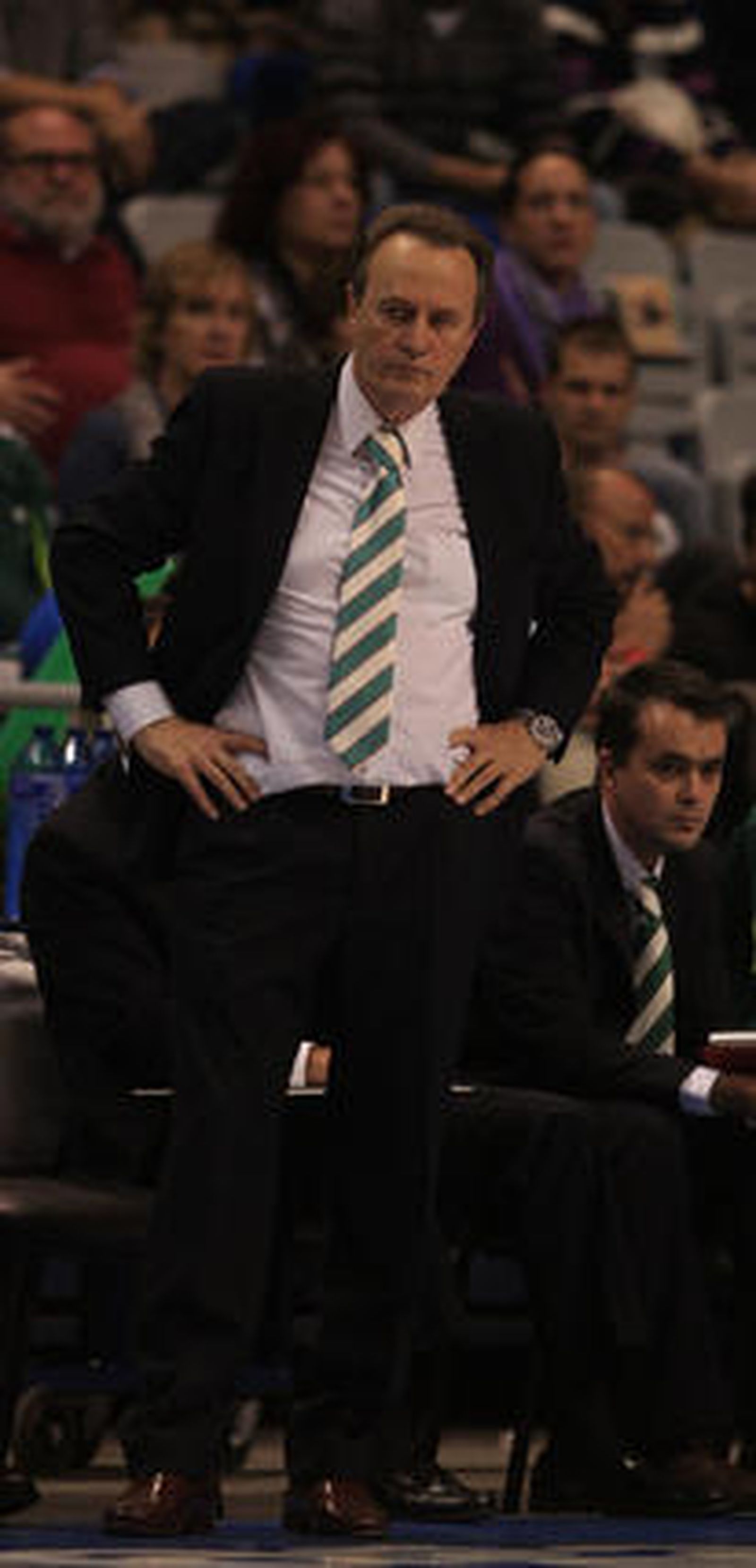 El Unicaja pierde contra el Power Electronics (64-70) y se aleja de la Copa del Rey

Los de Aíto lo intentaron hasta el final, pero la precipitación y el mal día en los tiros decantaron el encuentro para los valencianos.

Foto: Sergio Camacho / Agencias