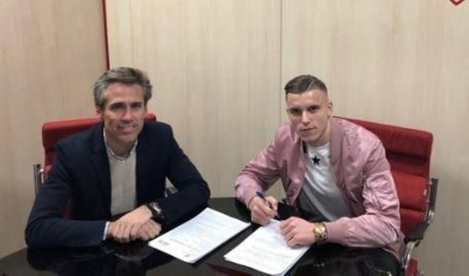 Corona y Demirovic, en la firma del contrato.