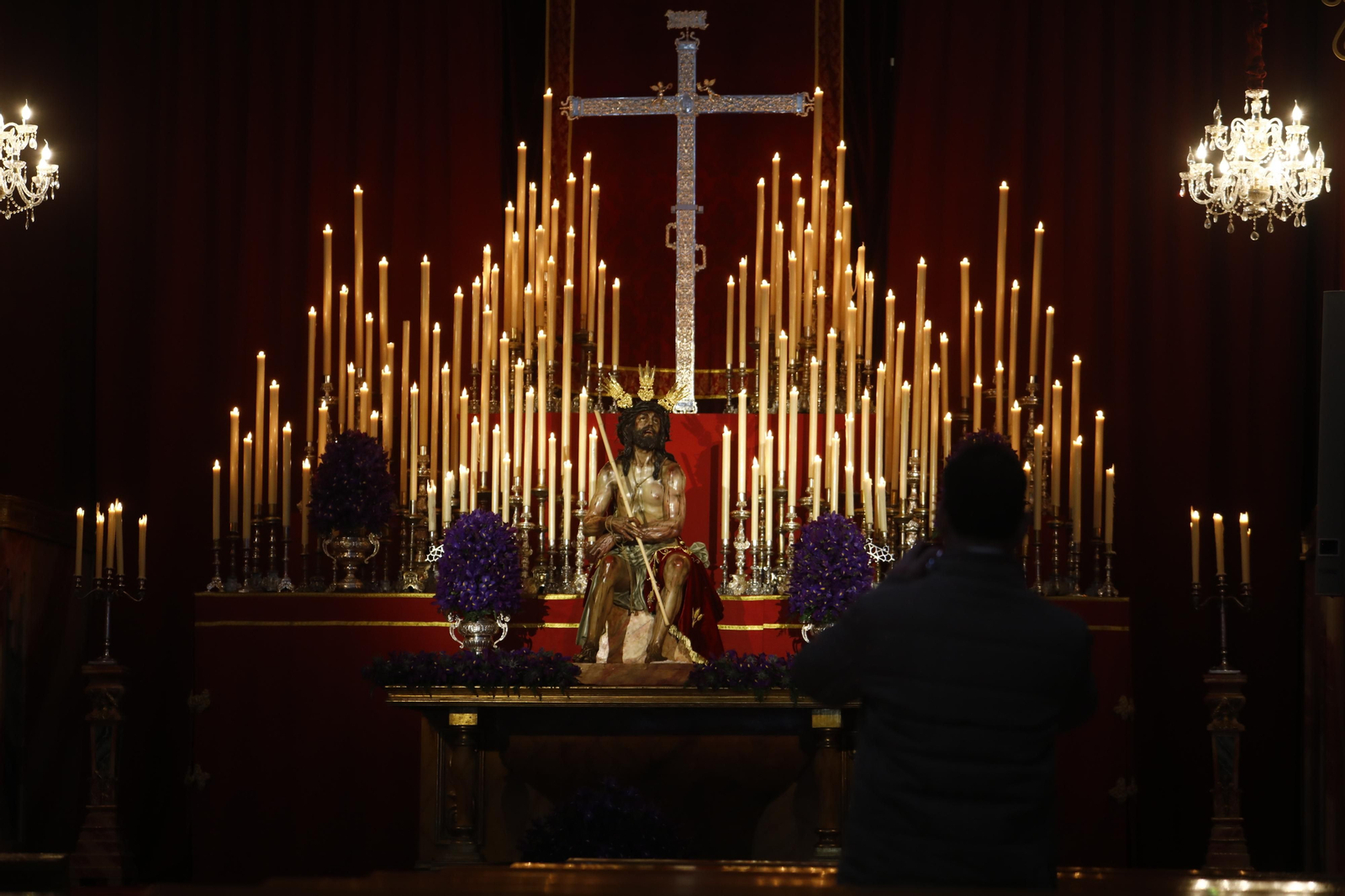 El solemne besapiés el Señor de la Coronación de Espinas, en imágenes