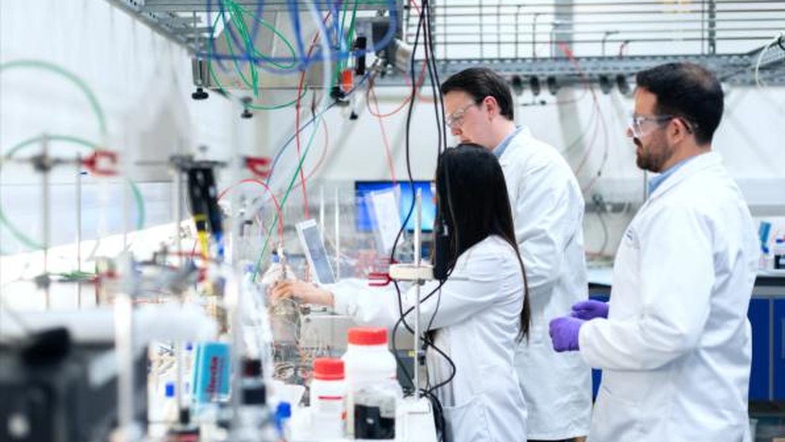 Una sola dosis de AstraZeneca proporciona una inmunidad celular incluso mayor que la de Pfizer