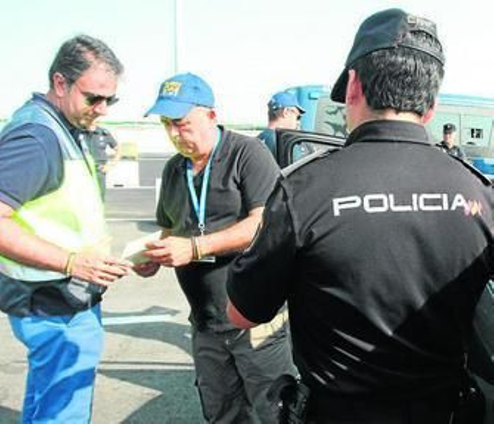 Un agente de la Policía Nacional durante la Operación Minerva 2014.