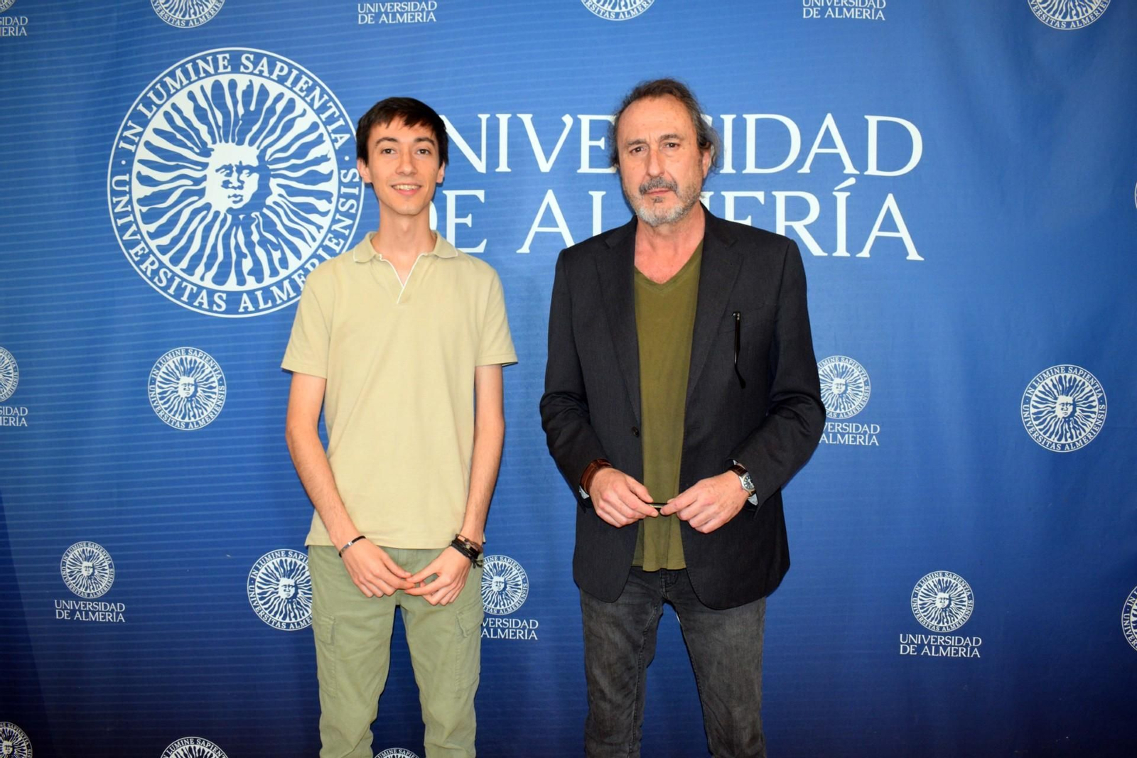 Pie de foto adjunta:  Miguel Gallego y Carlos Vicente Domínguez, directores del curso de verano ‘Agustín Gómez Arcos: obra y disidencia de un hombre libre