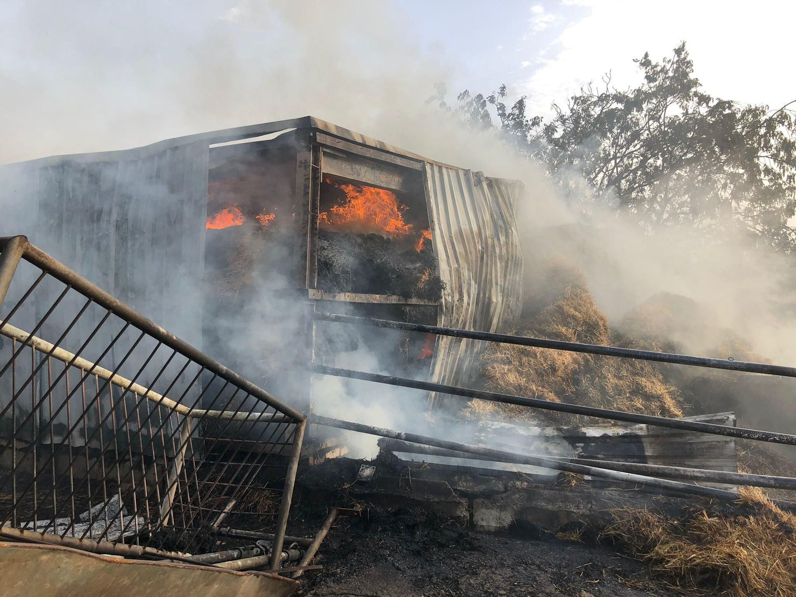 Incendio en la Hacienda La Albaida de Córdoba. Incendio en la Hacienda La Albaida de Córdoba.