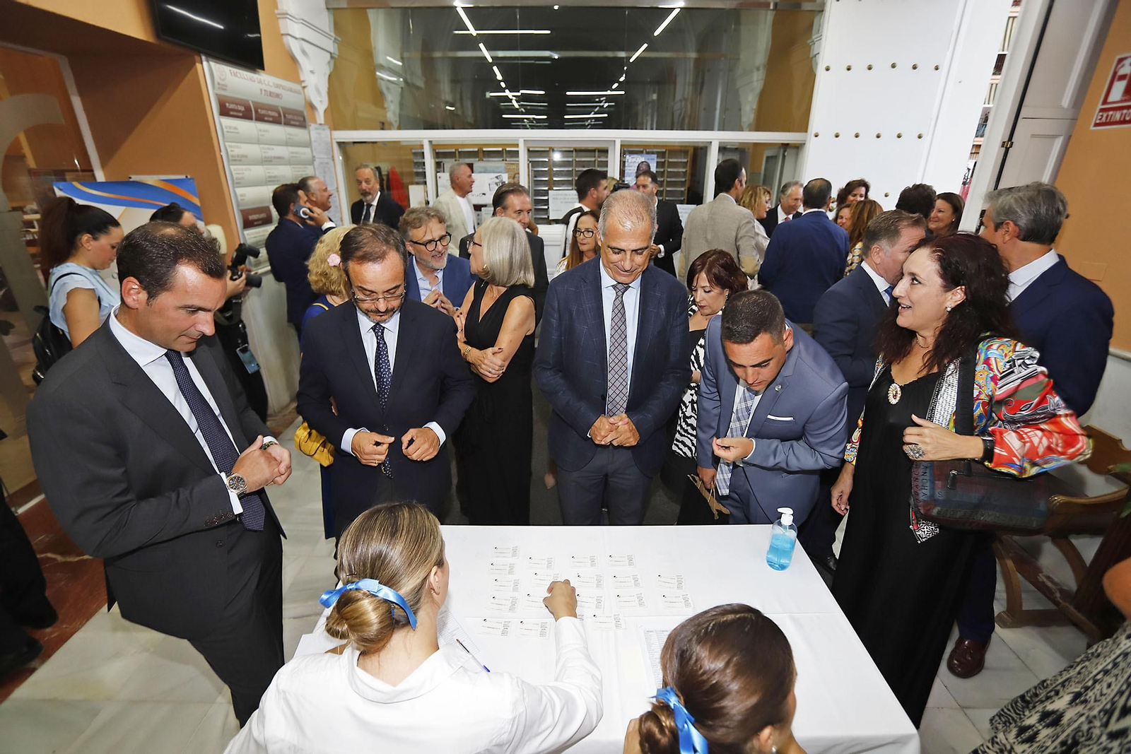 Imágenes de la recepción a los invitados a la gala de los Onubenses del Año