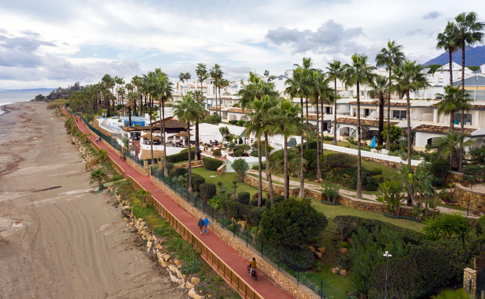 El nuevo tramo de corredor litoral en Dominion Beach, en Estepona.
