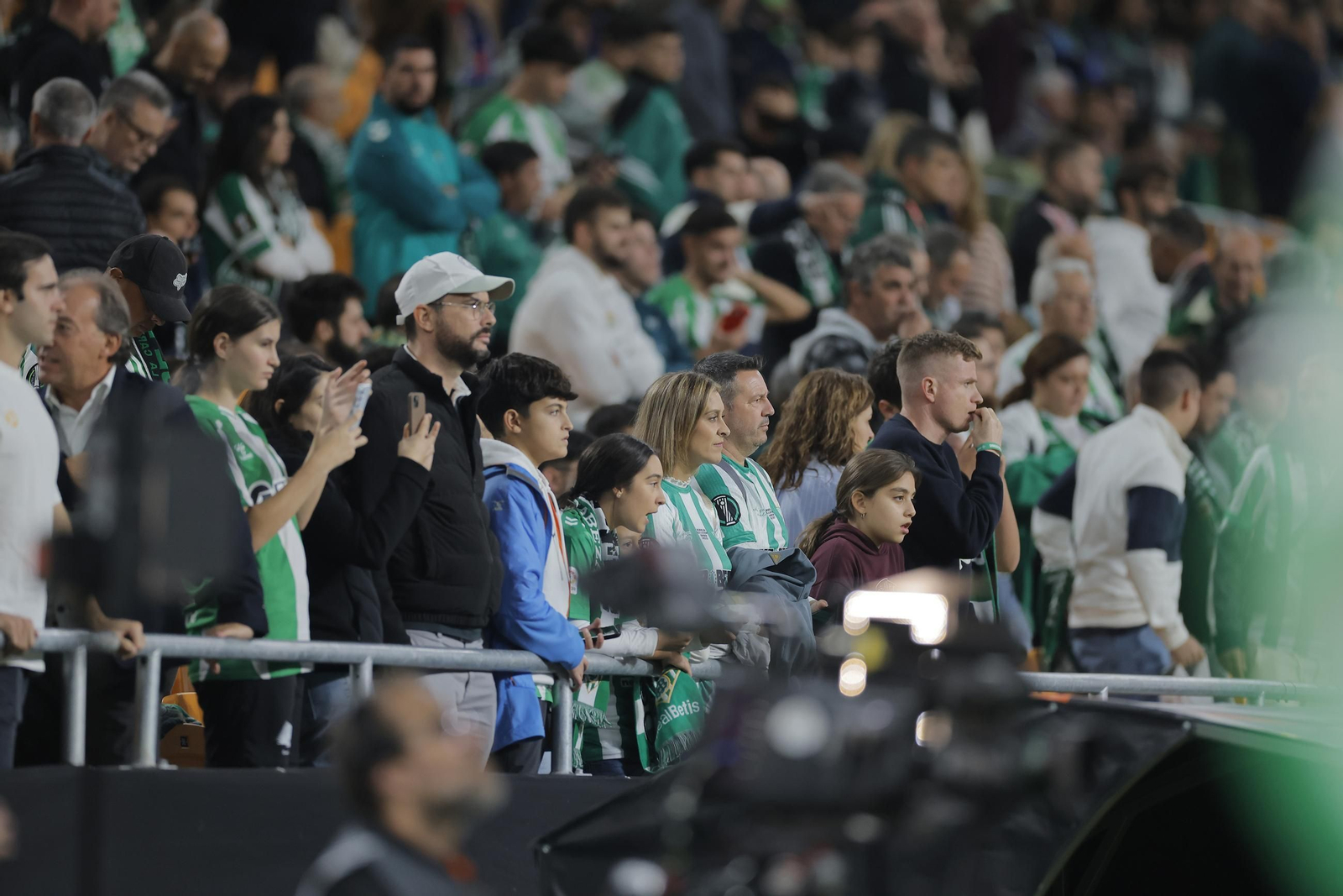 Búscate en las fotos del Betis - Olympique Lyonnais