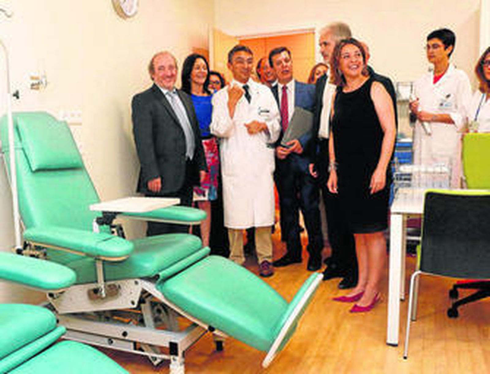 Responsables institucionales, ayer, en una de las salas del nuevo edificio del Imibic.