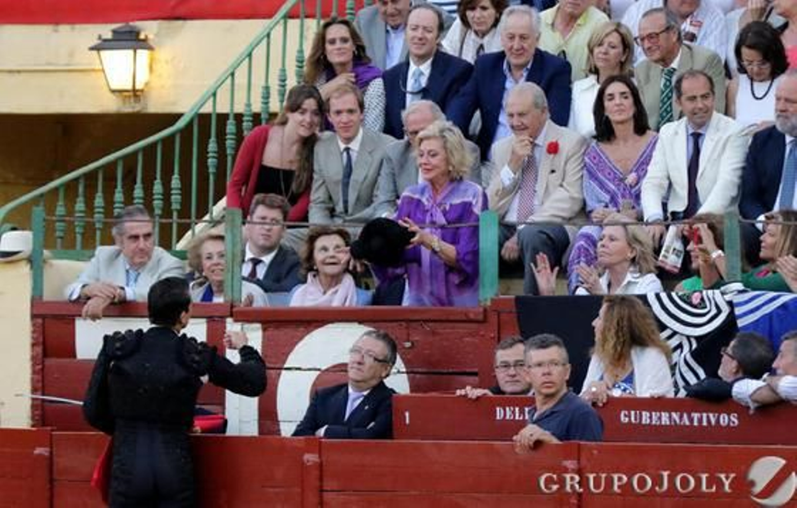 Manzanares brindó su segundo toro a Mercedes Domecq.

Foto: Miguel Angel Gonzalez