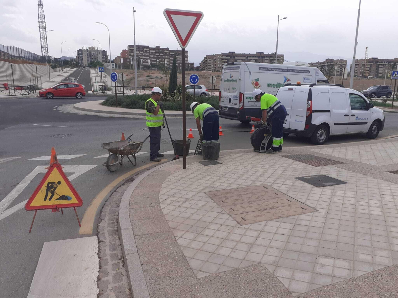Emasagra comienza a limpiar imbornales y alcantarillas de Granada y el Área Metropolitana