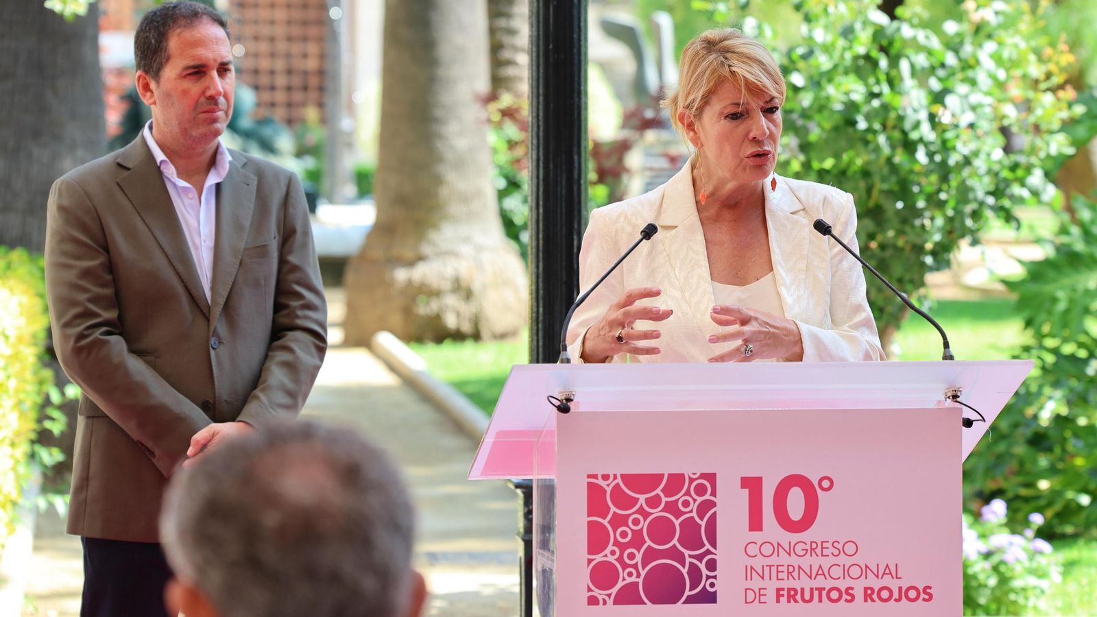 La alcaldesa de Huelva, Pilar Miranda, en la presentación del congreso en la Caas Colón. La alcaldesa de Huelva, Pilar Miranda, en la presentación del congreso en la Caas Colón.