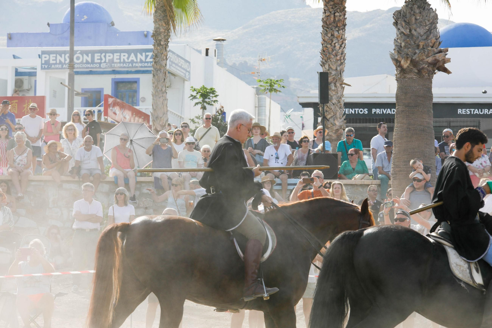 La carrera de cintas y la exhibición de caballos de los Moros y Cristianos de Mojácar, en imágenes