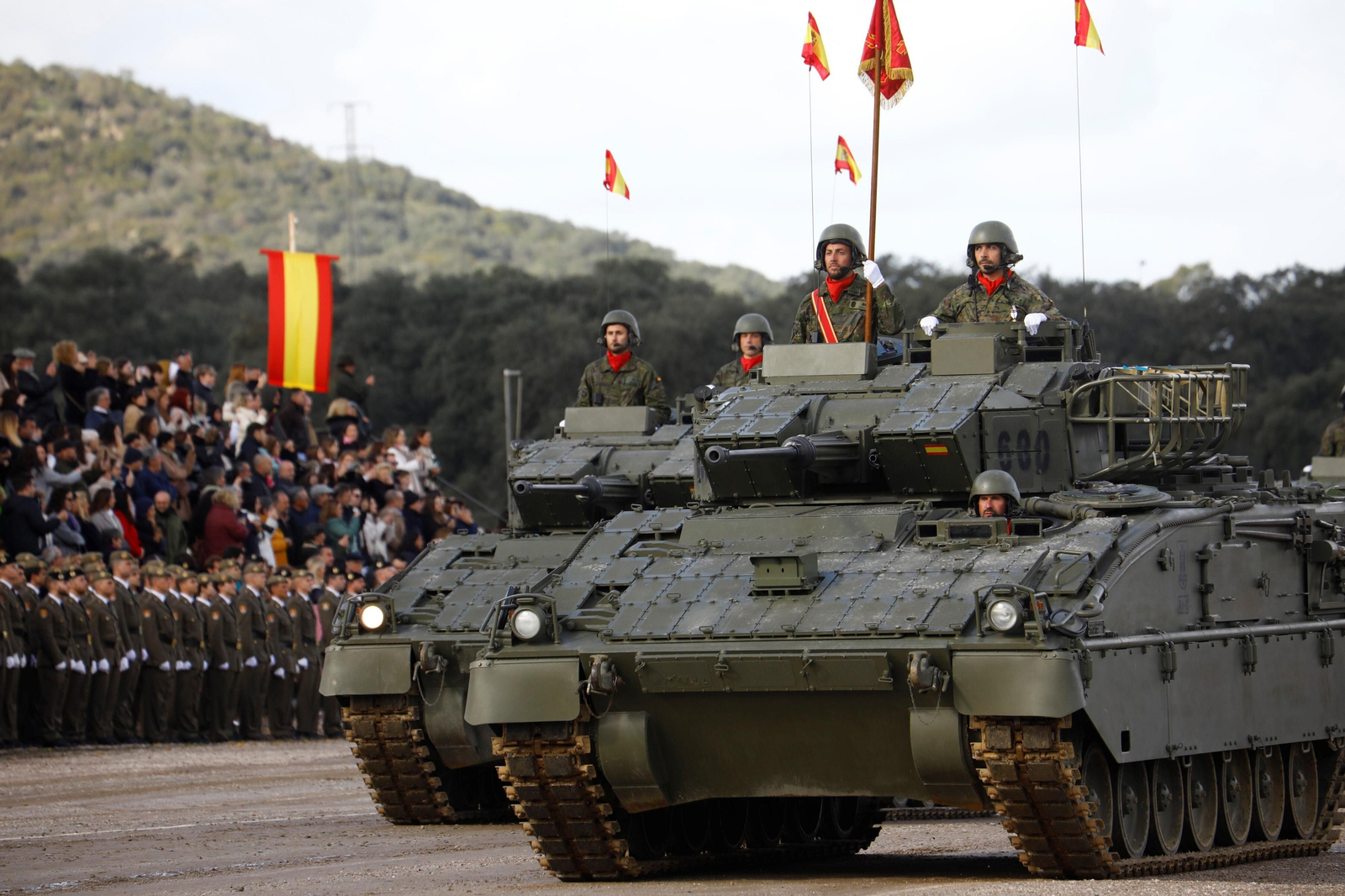 La Brigada Guzmán el Bueno X celebra el día de la Inmaculada en Cerro Muriano, en imágenes