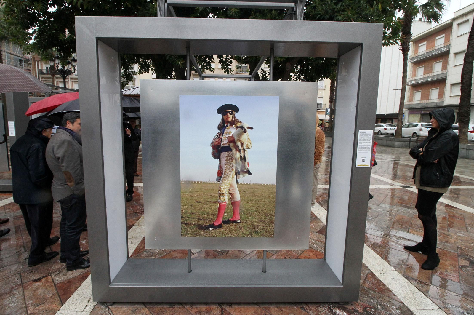 Latitudes, inauguración de la exposición colectiva en la Plaza de Las Monjas en imágenes