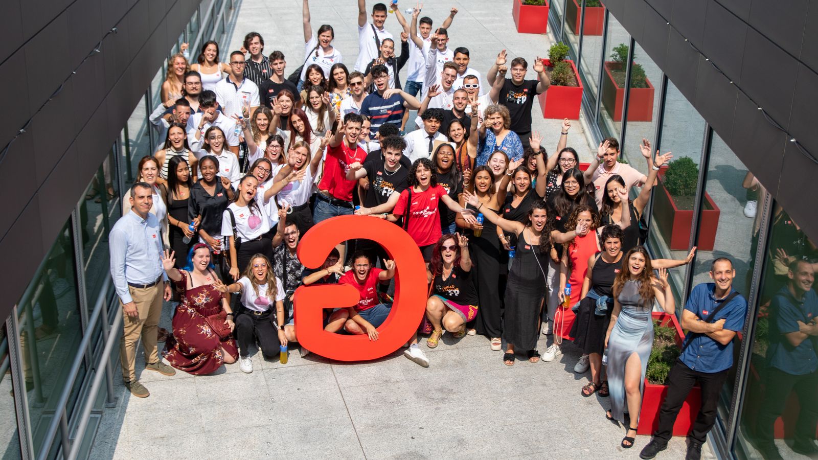 Fotografía de los finalistas de la XI edición de GIRA Jóvenes.