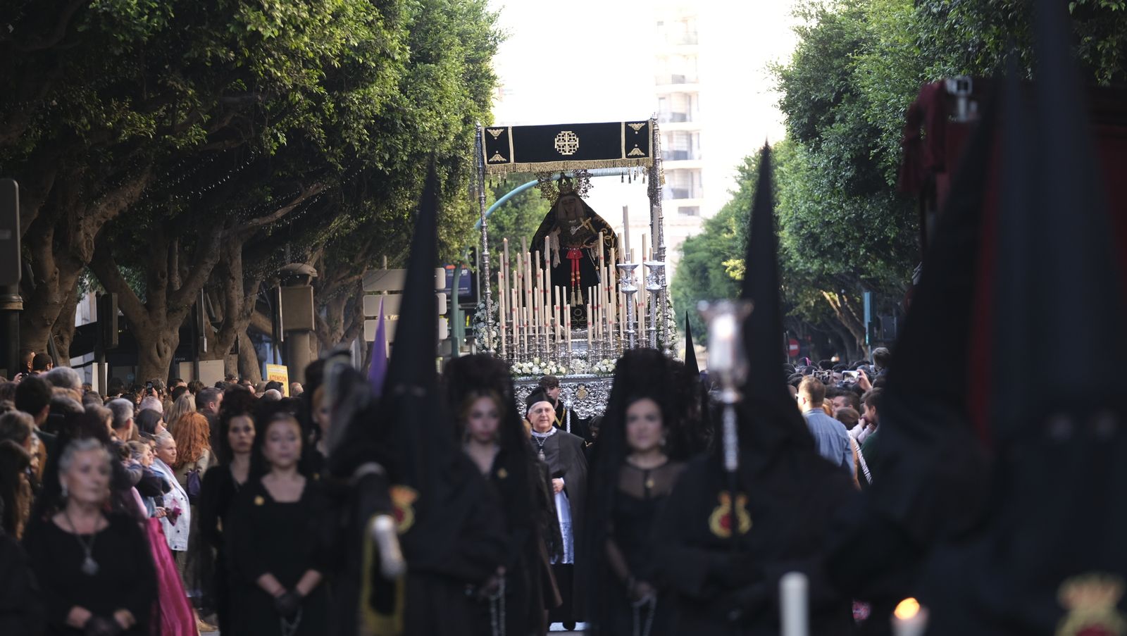 Procesión del Santo Entierro en Almería, en imágenes