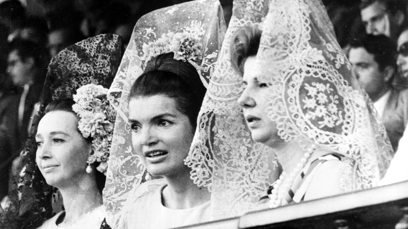 Jacqueline Kennedy, con la duquesa de Alba, en 1966.