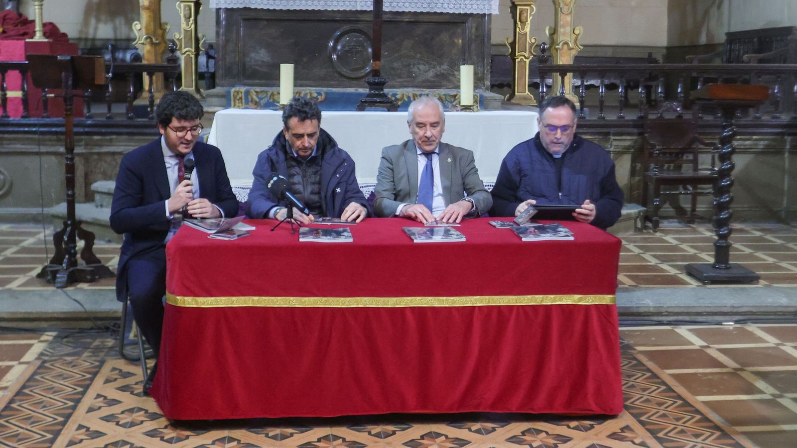 Fotogalería: Presentación de la revista Gólgota Cuaresma 2025