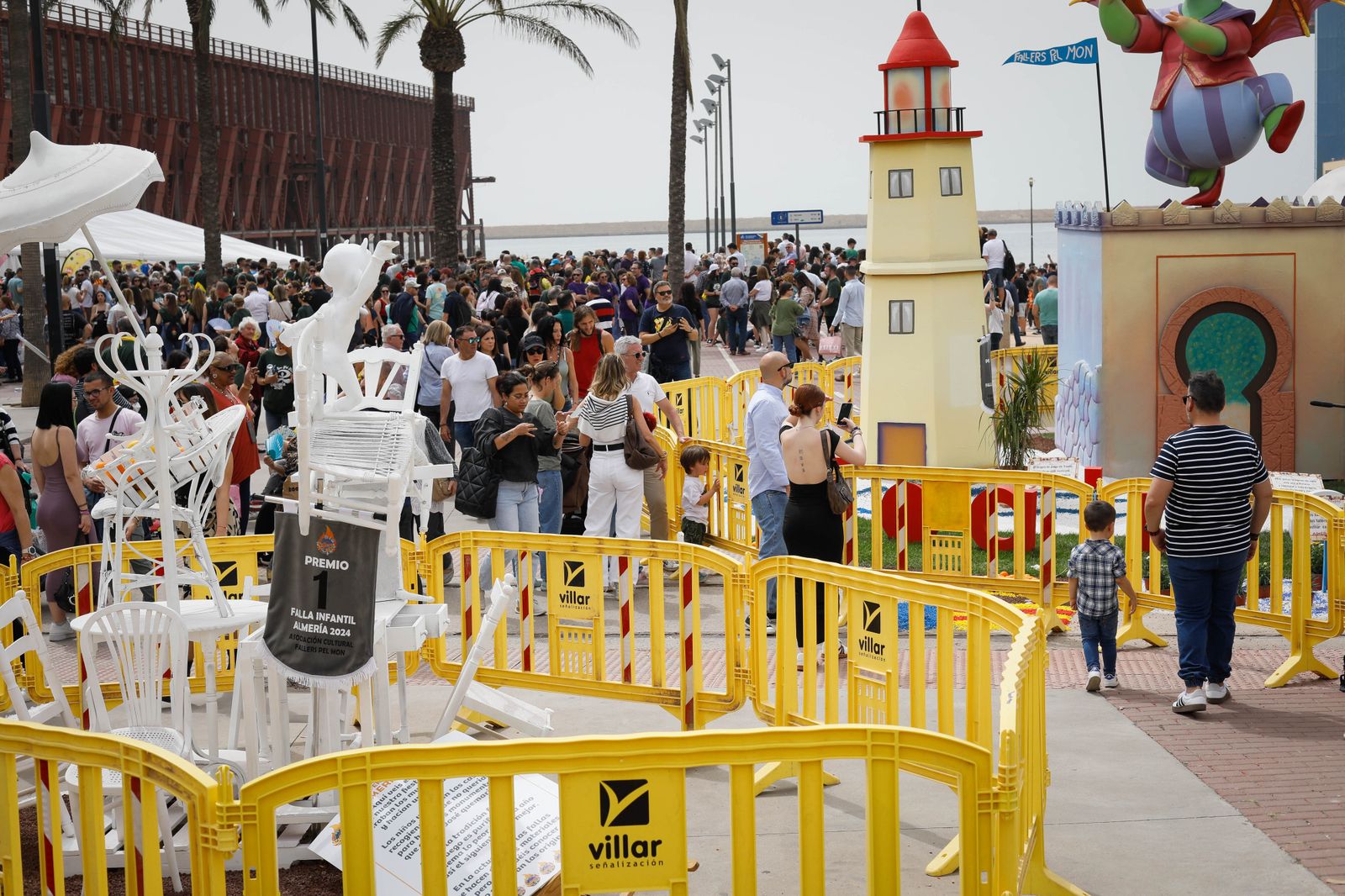 Las mejores imágenes de la "Globotá" en las fallas de Almería