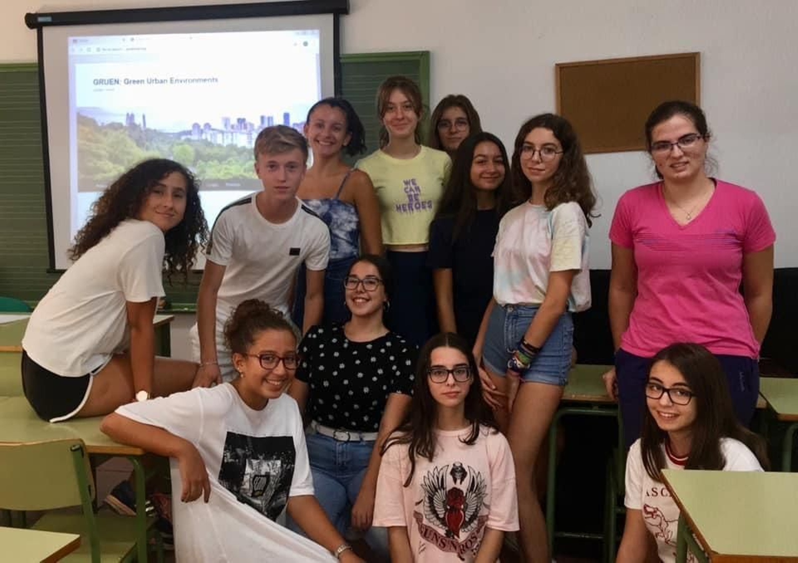 Los alumnos y la profesora que representaron al IES Isla Verde en los premios Gruen Los alumnos y la profesora que representaron al IES Isla Verde en los premios Gruen