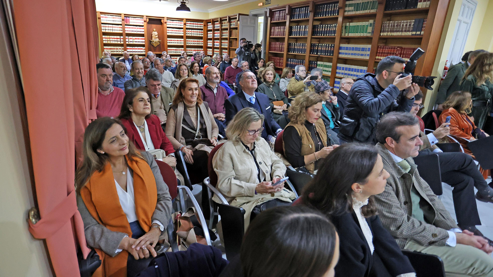 Juan Pedro Cosano presenta su libro 'El abogado de rojos'