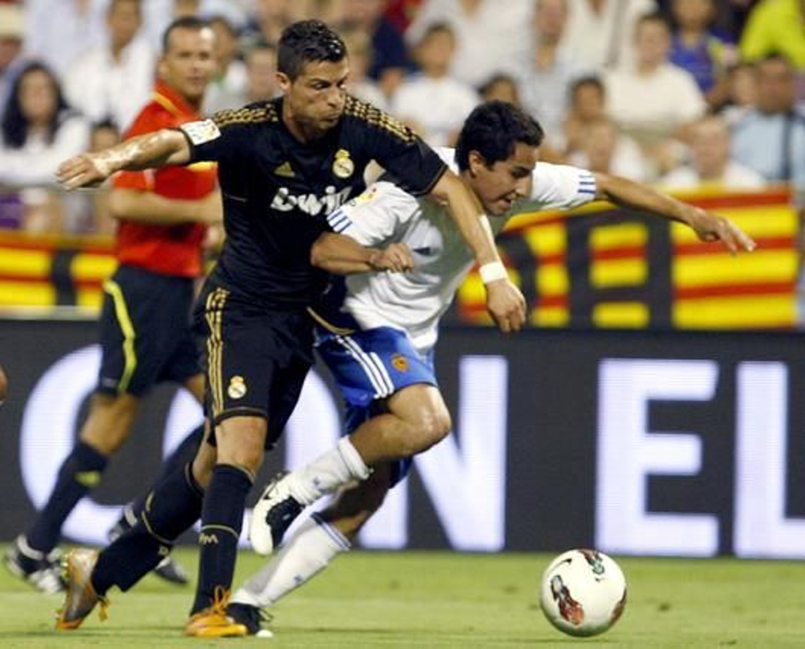 Los de Mourinho se estrenan con una cómoda y abultada victoria.

Foto: EFE