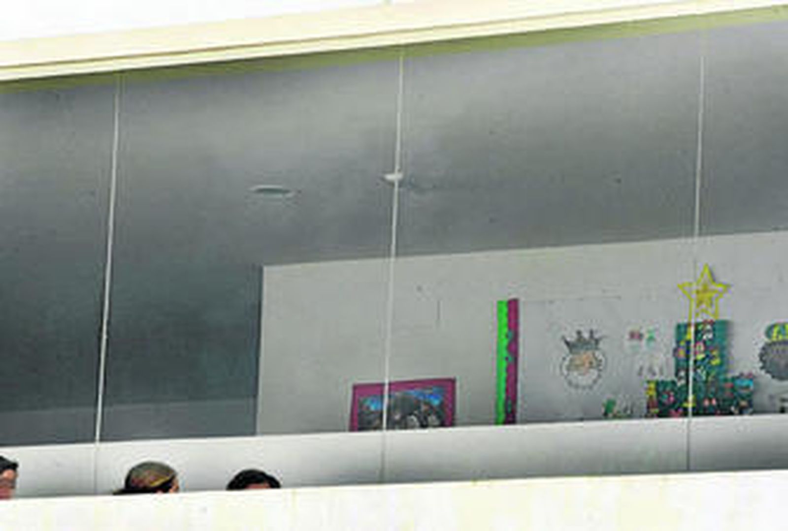 Decoración navideña en el interior del colegio público Costa Oeste.