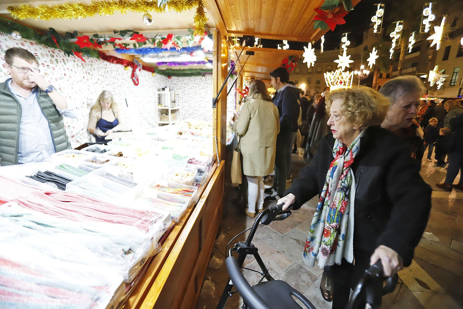 Imágenes del mercado navideño de la Plaza de las Monjas
