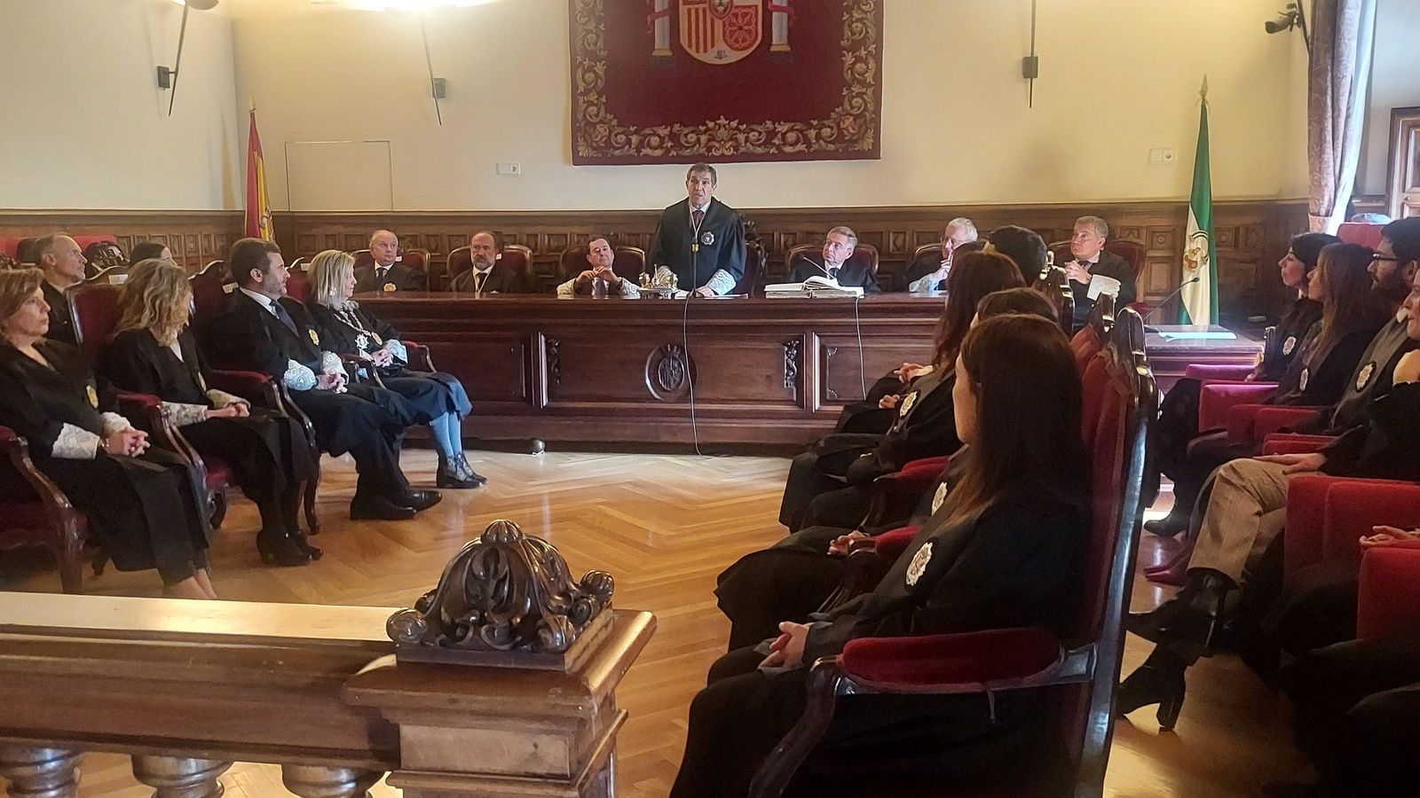 El presidente del TSJA, Lorenzo del Río, se dirige a los nuevos jueces.