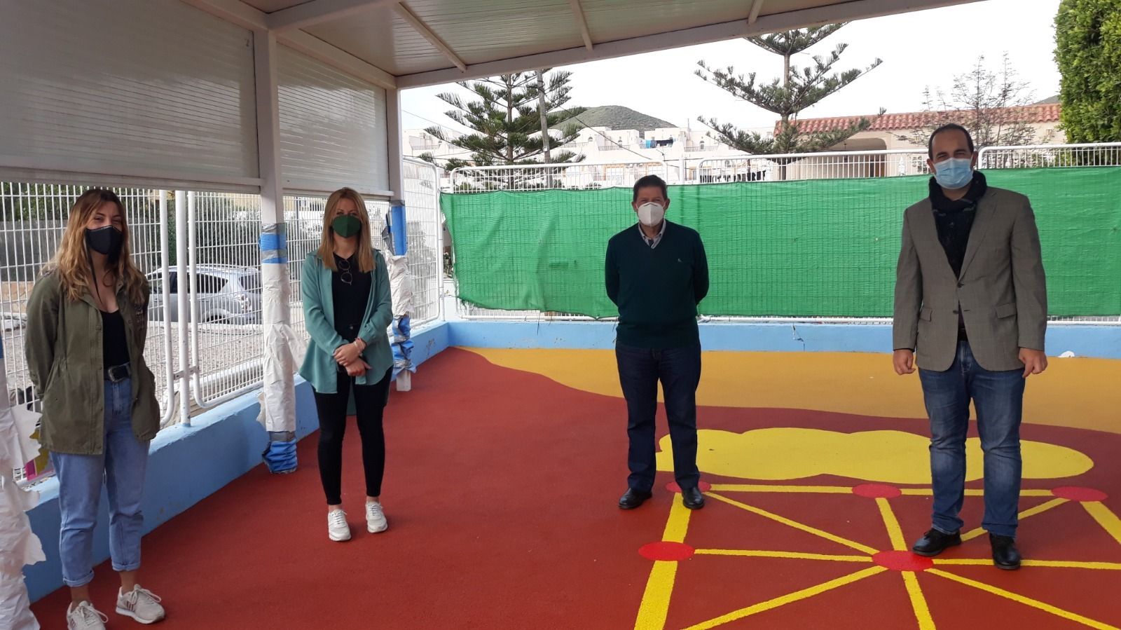 El alcalde ha visitado los trabajos realizados en la escuela infantil.
