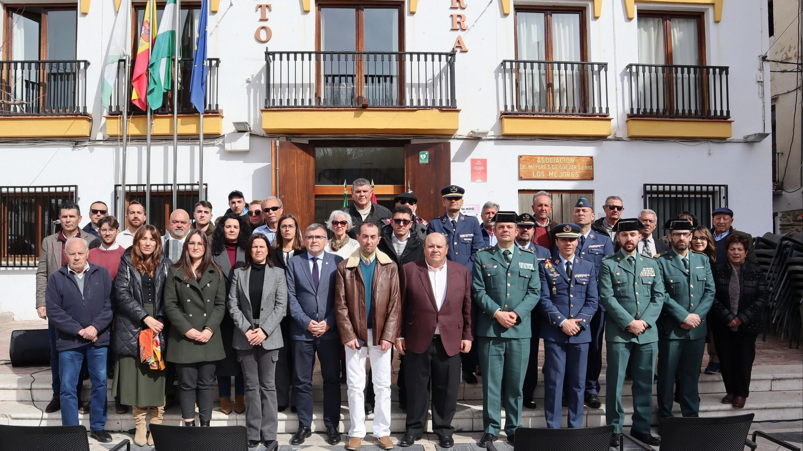 Autoridades y familiares participantes en el homenaje Autoridades y familiares participantes en el homenaje