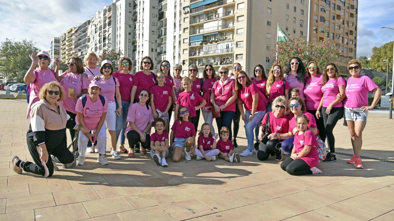 las mejores fotos de la Marcha contra el cáncer de mama en Algeciras